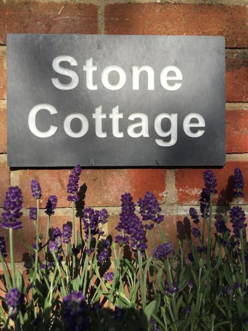 Stone Cottage Thornage Exterior photo
